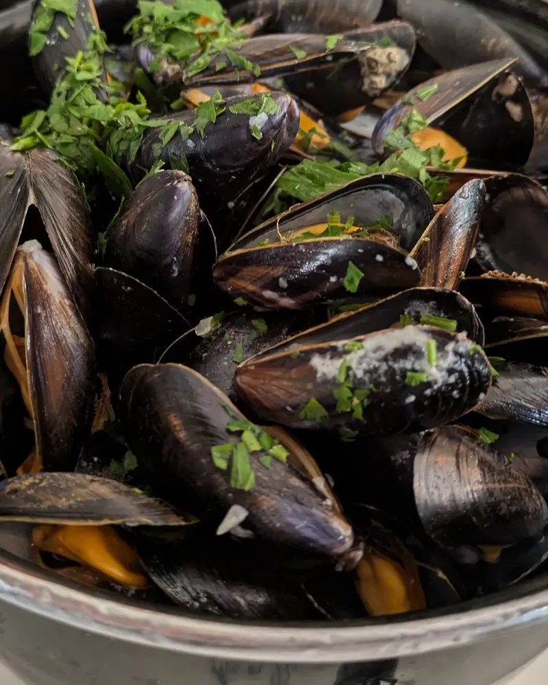 Mercredi : Moules de bouchot marinières, frites