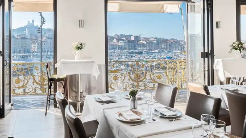 Le restaurant Le Petit Pernod, photo 1 sur 9