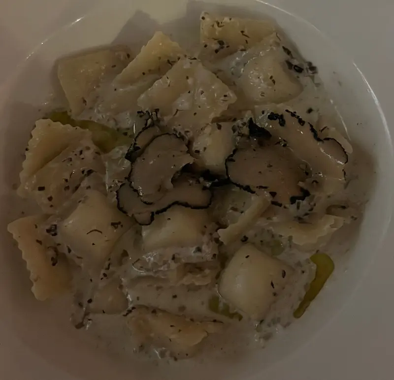 Raviolis à la truffe d’été : Tuber aestivum de la Maison Perrin · Végétarien